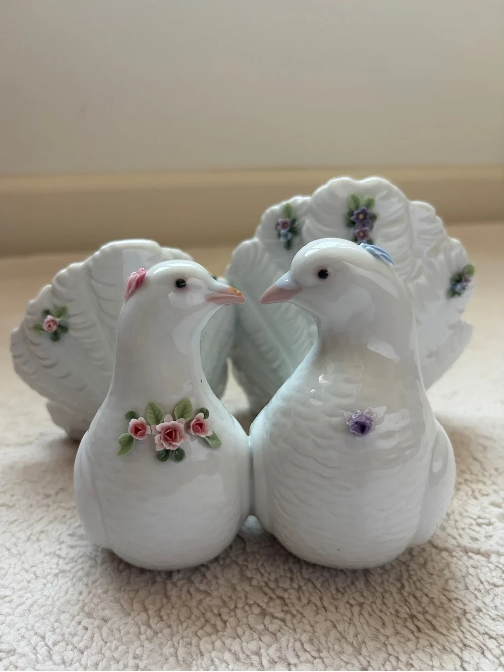 Lladró Kissing Doves with Flowers #6359 Fine Porcelain